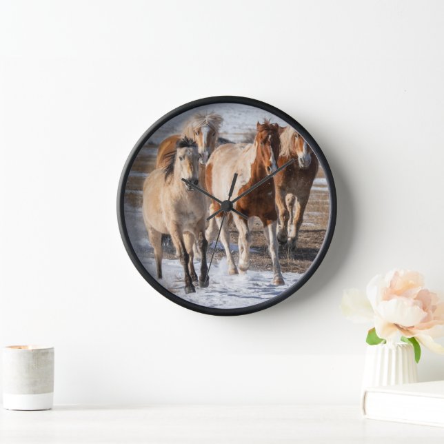 Reloj Herd of Mixed Breed Horses Running in the Snow (Hogar)
