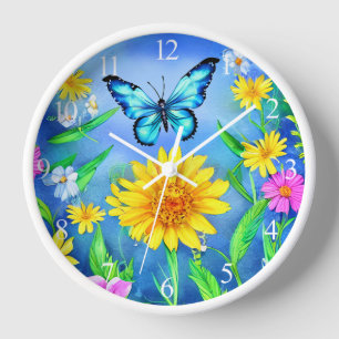 Reloj Hermosa mariposa azul en un prado de flores