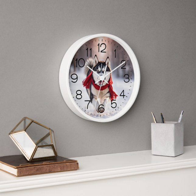 Reloj Husky con bufanda roja de invierno (Oficina)