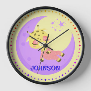 Reloj Jirafa bebé durmiendo en la luna