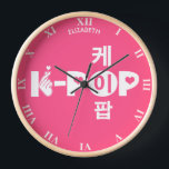 Reloj K-Pop Kpop En Símbolo Coreano De Kpop De Mano Y Co<br><div class="desc">K-Pop Kpop En La Mano Y El Corazón Del Símbolo Kpop Coreano. Para Todos Los Fans Del K-Pop,  Adictos A La Música Coreana,  Aficionados Al Pop Coreano Con Mano Kpop Y Símbolo Del Corazón Como Parte De La Letra K. Perfecto Como Regalo De Cumpleaños O Regalo De Navidades</div>