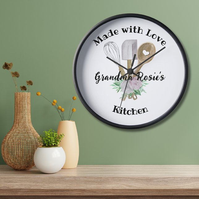 Reloj La cocina de la abuela | Hecho Con Amor Personaliz (Celebrate the love of Grandma's cooking with this custom Made with Love Clock with watercolor tools.)