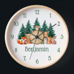 Reloj La habitación de Woodland Kid adorna la acuarela d<br><div class="desc">Para una habitación de niños. En el centro, un tronco de madera está rodeado por un grupo de bonitos animales de la selva pintados de acuarela. A la izquierda del tronco hay un zorro rojo y un oso marrón; a la derecha, un ciervo, un erizo, una ardilla y un conejo....</div>