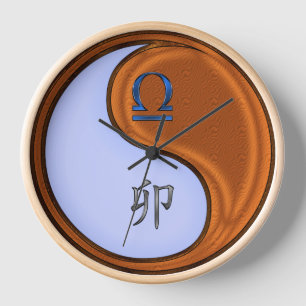 Reloj Libra y Conejo de Madera
