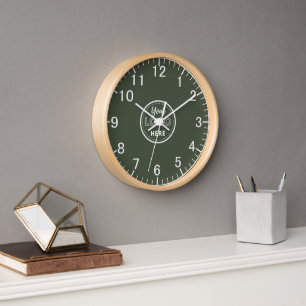 Reloj Logotipo de marca profesional verde forestal Minim