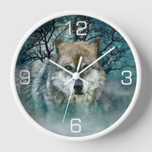 Reloj Luna llena de lobo en niebla