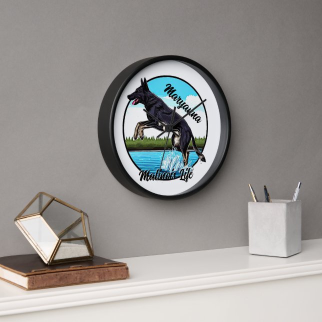 Reloj Malinois negro en el agua (Oficina)