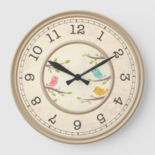 Reloj marrón con pájaros