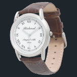 Reloj masculino personalizado con elegante banda d<br><div class="desc">Reloj de hombres personalizado con elegante banda de cuero. Elegante reloj numérico romano con banda de cuero marrón. Crea tu propio reloj único de fantasía para él. Clásica pieza de tiempo con números romanos, nombre, fecha y color de fondo personalizado. Hermosa idea de obsequio para hombres que se casan, se...</div>