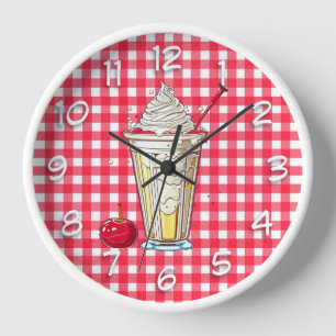 Reloj Milkshake de vainilla con cerezas rojas