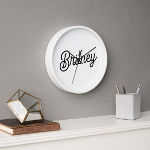 Reloj Monograma y nombre personalizados de blanco negro 
