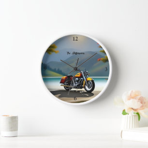 Reloj Motocicleta Estacionado cerca del lago