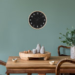 Reloj Muro negro de la escuela clásica<br><div class="desc">Reloj de aspecto clásico,  ajuste los colores de las líneas y el fondo,  así como el tipo de letra.</div>