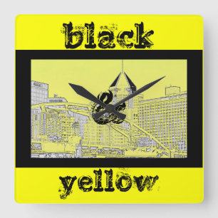 reloj negro y amarillo