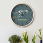 Reloj Niños Guay T-Rex Dinosaur Dig Kids<br><div class="desc">Este reloj moderno y fresco para niños incluye un esqueleto de dinosaurio t-Rex. El reloj se puede personalizar con el nombre de su hijo y tiene números legibles. La perfecta decoración temática de los dinosaurios prehistóricos para su habitación infantil o vivero.</div>