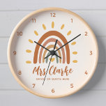 Reloj Nombre del profesor personalizado Cita Boho Arcoir<br><div class="desc">El reloj de pared del cuarto de clase personalizado Teacher Name Quote Boho Rainbow Sun es un accesorio único y elegante que combina elementos bohemios y terrenales con un sol arcoiris vibrante. Además del impactante gráfico, el reloj también puede ser personalizado con el nombre de tu profesor, así como la...</div>