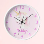 Reloj Nombre rosa unicornio<br><div class="desc">Un suave fondo rosa decorado con una bonita cara de unicornio en blanco y rosa. Personalice y agregue un nombre,  letras rosas. Números rosados de la cara del reloj.</div>