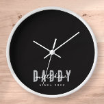 Reloj Papi desde el 20XX moderno elegante simple<br><div class="desc">Este diseño sencillo y moderno se compone de una tipografía de san serif.</div>