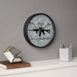 Reloj Parodia de amor de Live Laugh Style militar