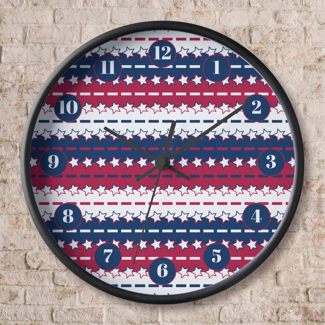 Reloj Patriótico - Estrellas y rayas - Azul Blanco Rojo (Patriotic Pleated Stripes with Stars Wall clock by Leapfroglisics Shop)
