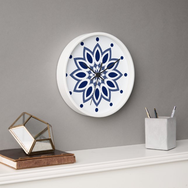 Reloj Patrón de flor abstracta blanco y azul marino (Oficina)