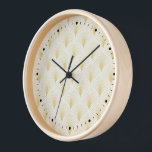 Reloj Patrón Geométrico Art Deco En Oro Y Blanco<br><div class="desc">Elegantes tonos dorados,  motivos geométricos sin fisuras en el art decó. fondo blanco personalizado que puede cambiar.</div>