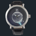 Reloj personalizado de cantante de monograma con m<br><div class="desc">Un regalo genial personalizado para cantantes y vocalistas. Para personalizar/personalizar con las iniciales/el nombre del destinatario,  elija el tipo de letra ideal,  el color del tipo de letra o elimínelo si no es necesario. Disponible en muchos estilos y colores diferentes.</div>