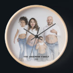 Reloj Personalizado de foto personalizado Texto de famil<br><div class="desc">Dale un reloj de fotos hecho por el personalizado como regalo a tu madre,  abuelos o mejor amiga para el Día de la Madre,  Navidades,  boda,  aniversario o El día de San Valentín. Reloj personalizado. La capa semitransparente es para que pueda añadir texto fácilmente a su foto.</div>
