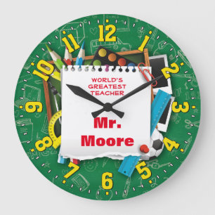 Reloj personalizado en aula del profesor