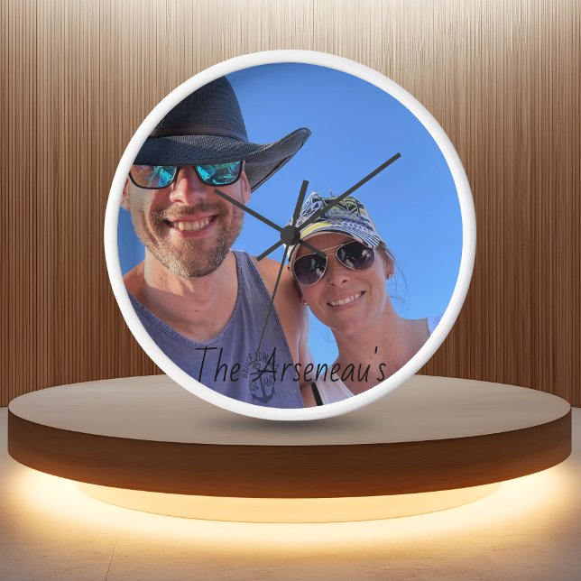 Reloj Personalizar foto de pareja de amigos (Elegant  ,Wall photo clock, add your names, Lasting Keepsake)