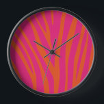 Reloj Piel de cebra rosa moderna de color único<br><div class="desc">Moderno color rosa piel de cebra colorido vibrante reloj único audaz. Accesorio de moda para la cocina,  casa. Idea de regalo para mujeres,  madres,  chicas,  adultos,  amas,  amigos por cumpleaños,  día de la madre,  Navidades,  vacaciones.</div>