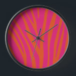 Reloj Piel de cebra rosa moderna de color único<br><div class="desc">Moderno color rosa piel de cebra colorido vibrante reloj único audaz. Accesorio de moda para la cocina,  casa. Idea de regalo para mujeres,  madres,  chicas,  adultos,  amas,  amigos por cumpleaños,  día de la madre,  Navidades,  vacaciones.</div>