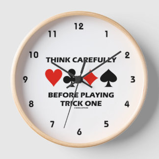 Reloj Piensa Cuidadosamente Antes de Jugar la Primera Ba