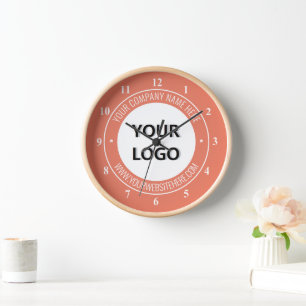 Reloj promocional del sitio web con el nombre del 
