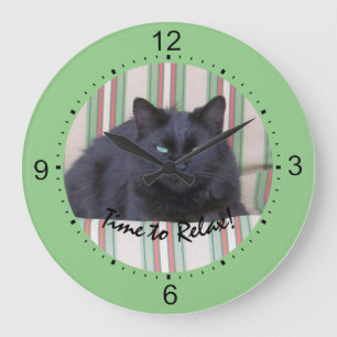 Reloj - Prueba de gato negro sobre cojines3