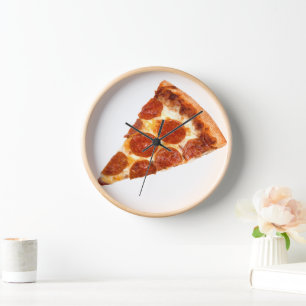 Reloj rebanada de pizza de pepperoni clásica de Slippery
