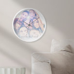 Reloj Recuerde este momento la mejor foto de los amigos<br><div class="desc">Recuerde este momento mejores amigos,  simplemente reemplace la foto de ejemplo con su propia preferencia de orientación cuadrada. Recuerde que este momento está en un guión elegante en la parte inferior. Puede cambiar el color de este texto si es necesario para adaptarse mejor a su foto editando más.</div>