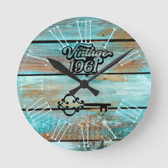 Reloj redondo de madera antigua de época de 1961 (Anverso)