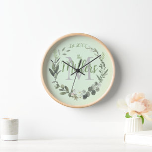 Reloj redondo de nombre de familia con monograma e