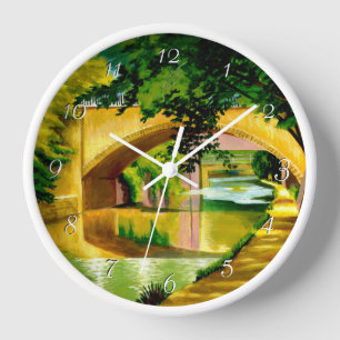 Reloj redondo de río urbano pintado