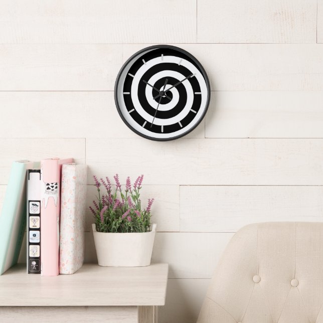 Reloj redondo en espiral concéntrica en blanco y n (Sala de lectura)