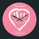 Reloj Redondo Grande 18.º Boda de porcelana tradicional<br><div class="desc">Si quieres ayuda para personalizar este diseño, por favor contacta conmigo, hay un botón de preguntar a este diseñador, justo debajo de este texto. Un romántico diseño de infarto cerebral de corazón para la gente que celebra el 18 aniversario del boda. La porcelana es el regalo tradicional para esta ocasión....</div>