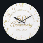 Reloj Redondo Grande 50.º Aniversario del Oro Confetti de Polvo<br><div class="desc">Con un delicado polvo de oro. Personalice con su especial información de 50 años de oro en letras de oro de moda. Diseñado por Thisisnotme©</div>