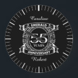 Reloj Redondo Grande 55.º boda escudo esmeralda<br><div class="desc">Un diseño romántico para celebrar tu 55 aniversario de matrimonio. Si quieres ayuda para personalizar este diseño, por favor contacta conmigo, es un botón de preguntar a este diseñador, justo debajo de este texto. Este escudo de 55 años, 55 años, aniversario boda, tiene el texto esmeralda como el regalo tradicional...</div>