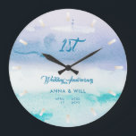 Reloj Redondo Grande Acuarela Olas oceánicas Aniversario Boda moderno<br><div class="desc">Reloj moderno, elegante y personalizado de aniversario boda con una pintura acuarela de un paisaje de aguas negras con un pequeño barco mástil que recorre, tipografía moderna y las palabras "aniversario Boda" en caligrafía elegante. Un lindo regalo de boda o aniversario de boda para una pareja joven -y joven de...</div>