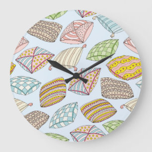 Reloj Redondo Grande almohadas coloridas, textura inmaculada.