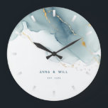 Reloj Redondo Grande Aniversario de la boda de la moderna y dura playa<br><div class="desc">Reloj de aniversario boda moderno,  elegante y personalizado con un fondo pintado a mano de olas polvorientas azules y doradas (¡efecto digital!). Un lindo regalo de boda o aniversario de boda para una pareja joven -y joven de corazón- que celebra sus primeros,  tercer,  quinto,  10,  25 o 50 años.</div>