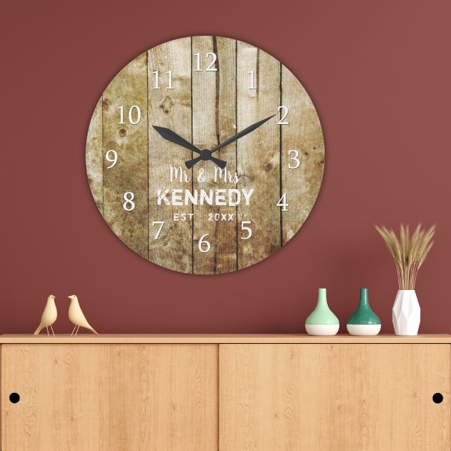 Reloj Redondo Grande Aniversario de la Pareja Rusa Barn Wood Nombre Bod (Rustic Barn Wood Couple Name Wedding Anniversary Large Clock - Anniversary gift ideas)