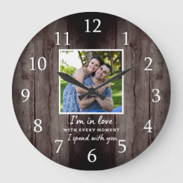 Reloj Redondo Grande Aniversario del amor del Boda Rustic Dark Wood