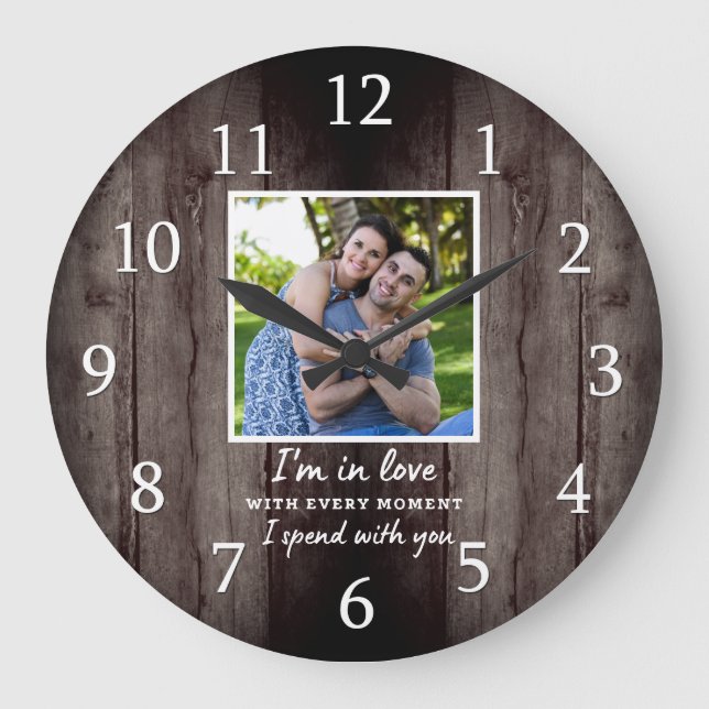 Reloj Redondo Grande Aniversario del amor del Boda Rustic Dark Wood (Anverso)
